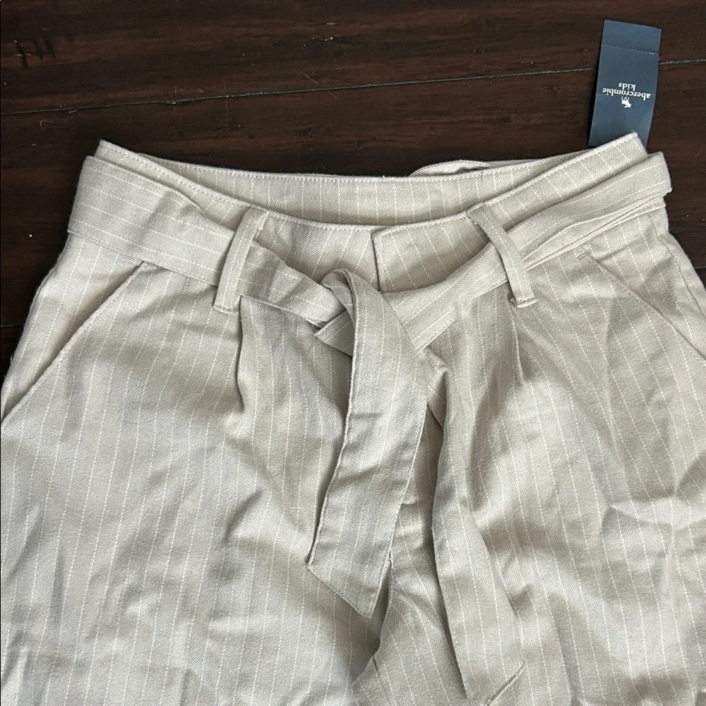 NWT Abercrombie & Fitch Girls slacks pants tan with pin stripe & belt 13/14 - Picture 2 of 8